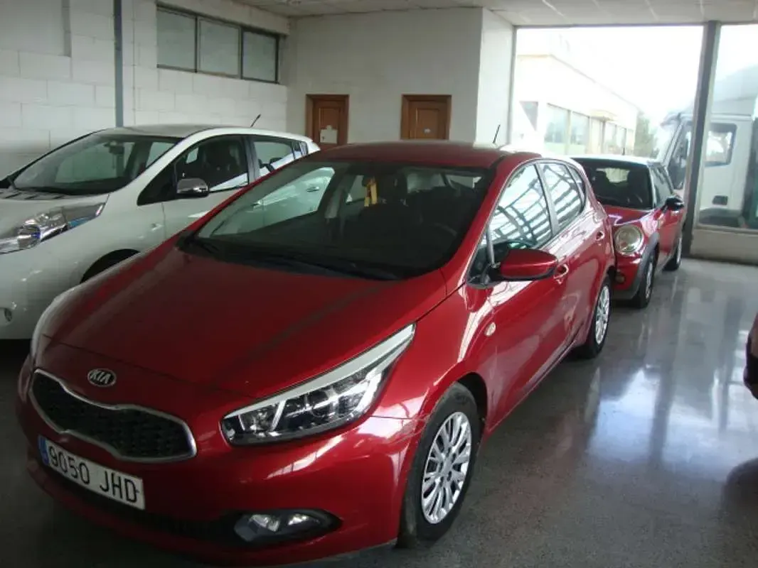 Usado Kia Ceed GT 90 CV (66 kW) 2016 Burdeos Utilitario