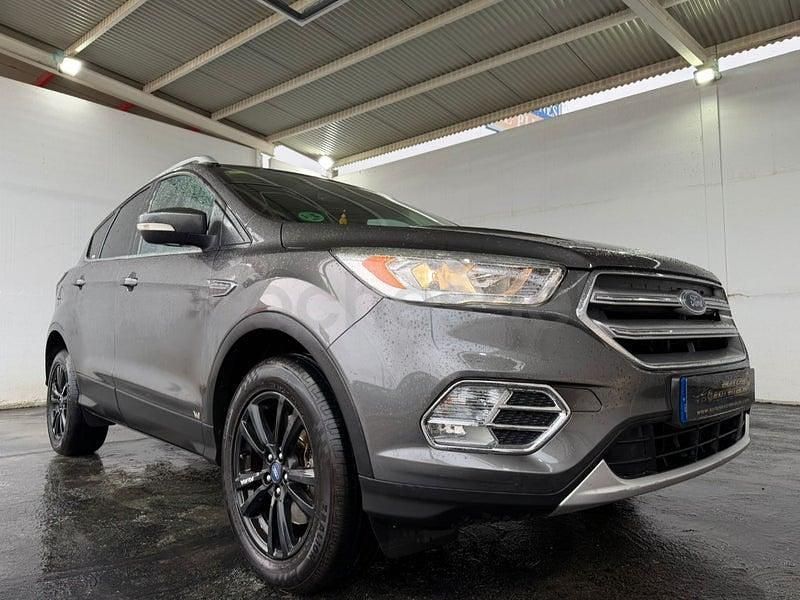 Usado Ford Kuga ST-Line 120 CV (88 kW) 2017 Gris / plata SUV