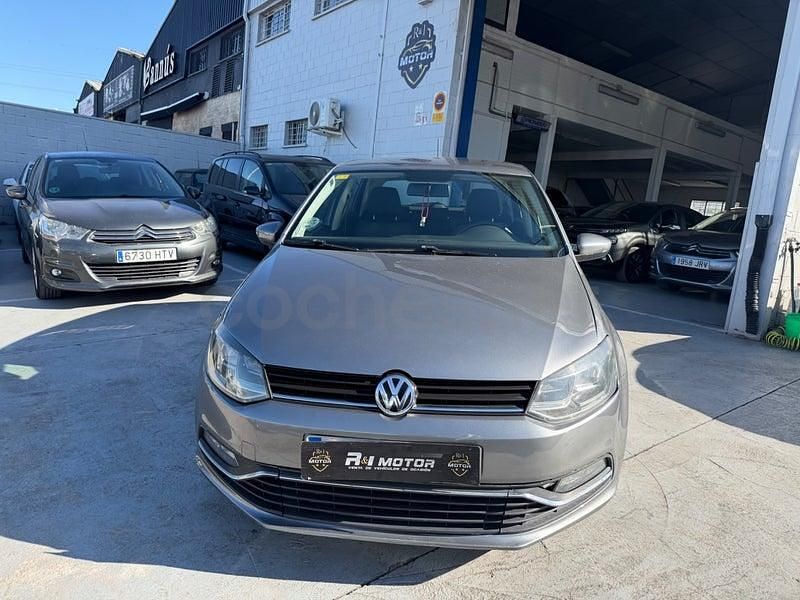 Usado VW Polo Advance 90 CV (66 kW) 2015 Gris / plata Berlina