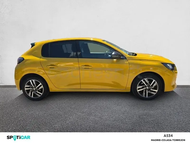 Usado Peugeot 208 Allure 100 CV (73 kW) 2022 Amarillo Utilitario