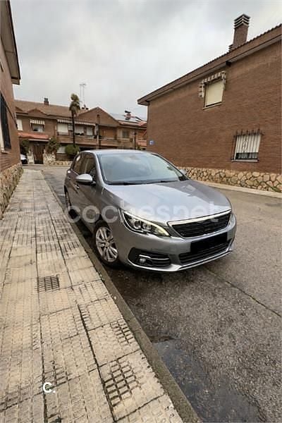 Usado Peugeot 308 Access 110 CV (80 kW) 2018 Gris / plata Berlina