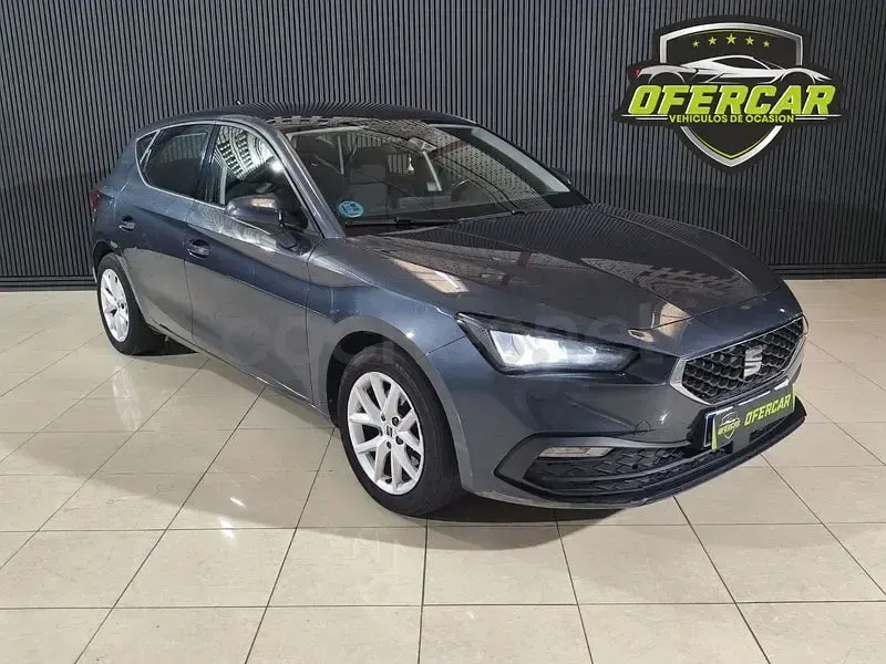Usado Seat Leon Reference 115 CV (84 kW) 2022 Gris / plata Berlina