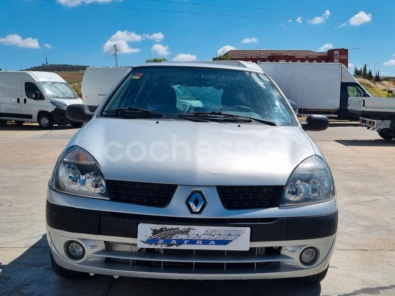 Gris / plata Usado 2002 Renault Clio II Authentique Berlina | 2500 € (Un poco caro) - Imagen 1/4