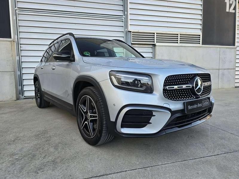Usado Mercedes GLB200 150 CV (110 kW) 2025 Plateado SUV