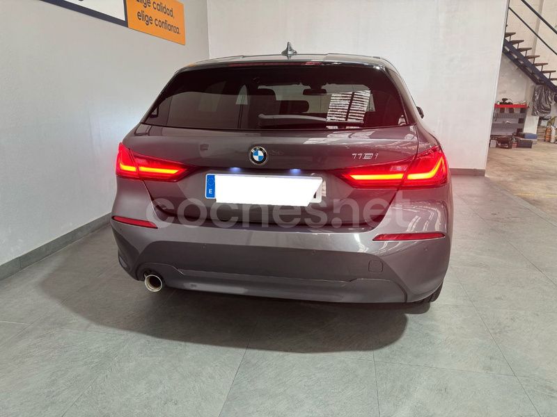 Usado BMW 118 Sport Line 136 CV (100 kW) 2021 Gris Utilitario