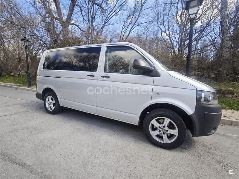 Usado VW Caravelle Trendline 140 CV (102 kW) 2012 Gris / plata Monovolumen