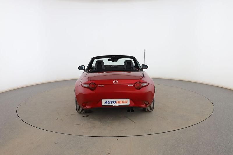 Usado Mazda MX5 Luxury 160 CV (117 kW) 2017 Rojo Descapotable