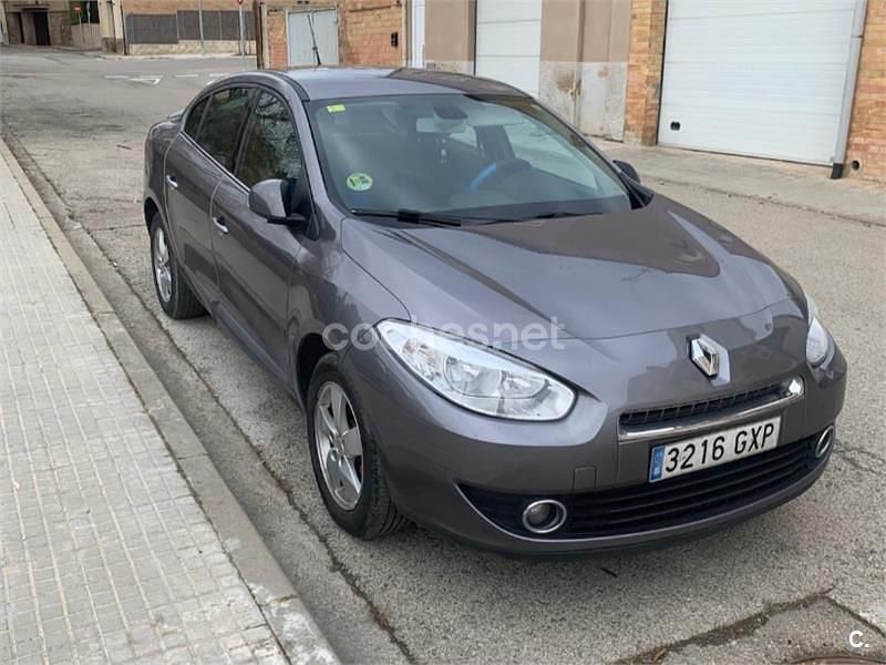 Usado Renault Fluence Dynamique 105 CV (77 kW) 2010 Gris / plata Berlina