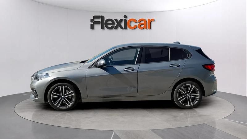 Usado BMW 118 Comfort Edition 150 CV (110 kW) 2022 Gris Utilitario