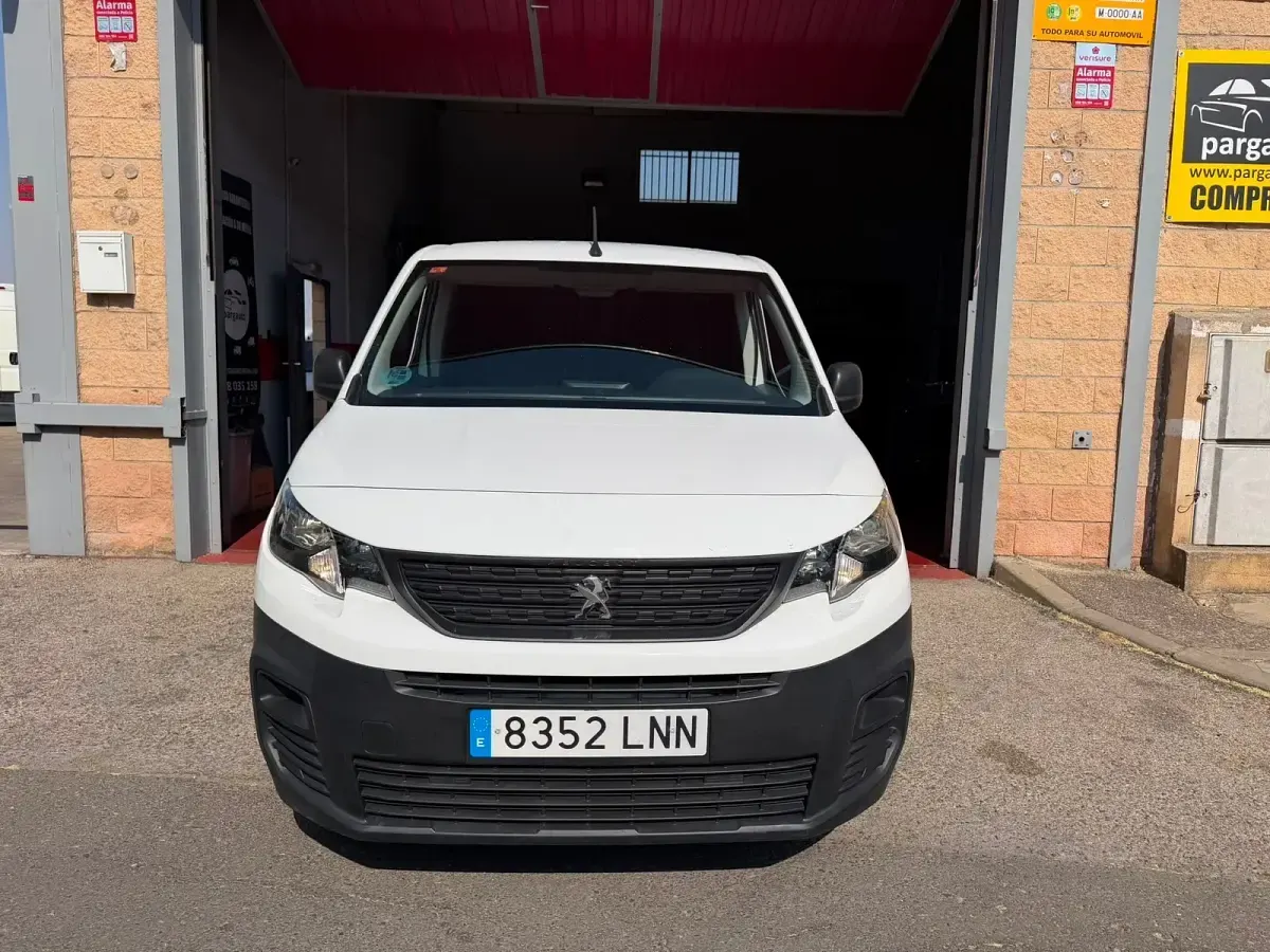 Usado Peugeot Partner Premium 98 CV (72 kW) 2021 Blanco Monovolumen