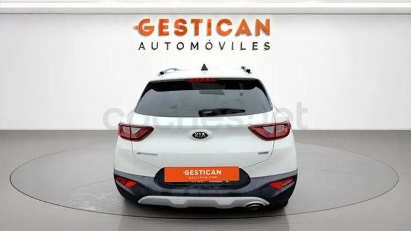 Usado Kia Stonic 100 CV (73 kW) 2022 Blanco SUV