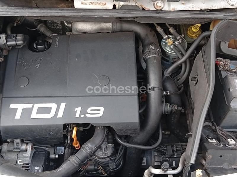 Usado Seat Alhambra 110 CV (80 kW) 1998 Gris / plata Monovolumen