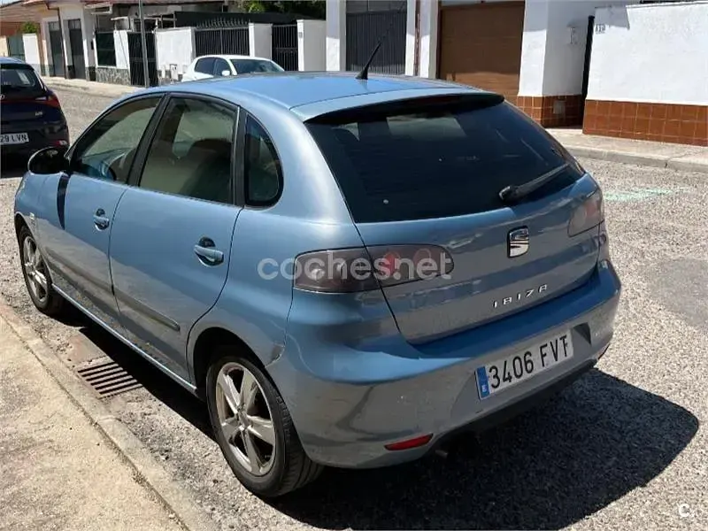 Usado Seat Ibiza Reference 100 CV (73 kW) 2007 Azul Utilitario