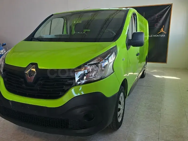 Usado Renault Trafic LIMITED 120 CV (88 kW) 2019 Verde Monovolumen