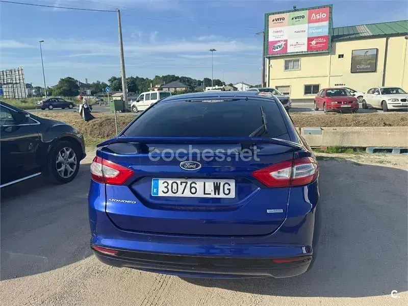 Usado Ford Mondeo Business Edition 120 CV (88 kW) 2016 Azul Berlina
