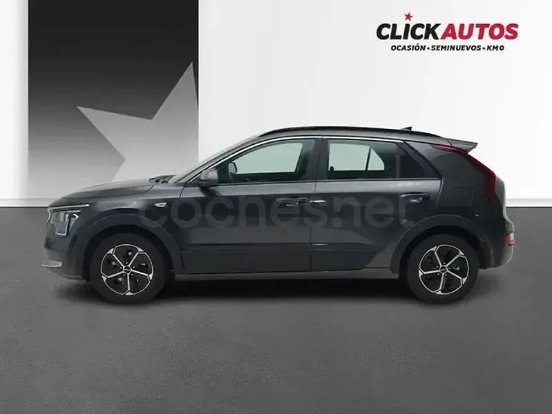Usado Kia Niro 129 CV (94 kW) 2025 Gris / plata SUV