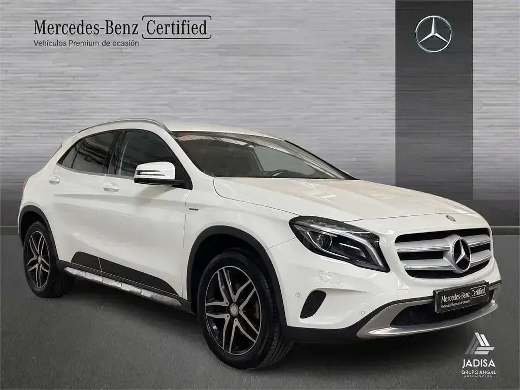 Usado Mercedes GLA180 Urban 122 CV (89 kW) 2016 Blanco SUV