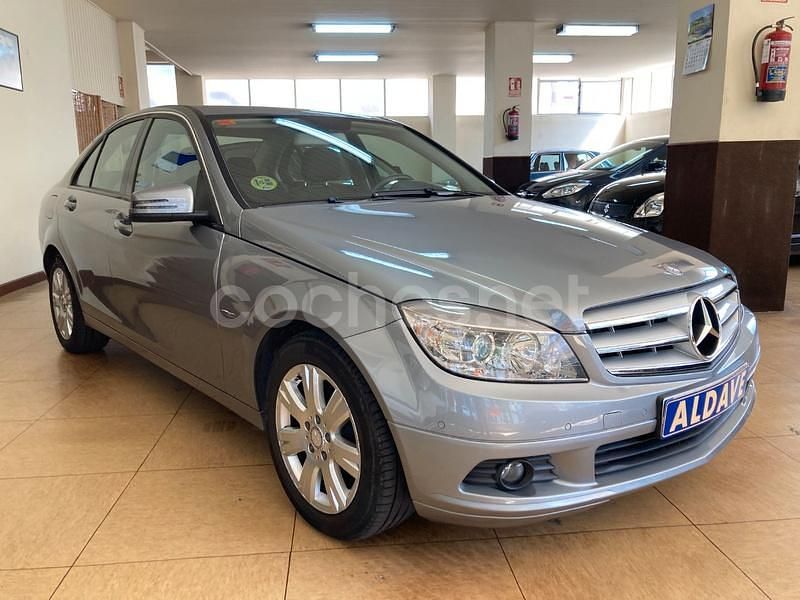 Usado Mercedes C200 Classic 136 CV (100 kW) 2010 Beige Berlina
