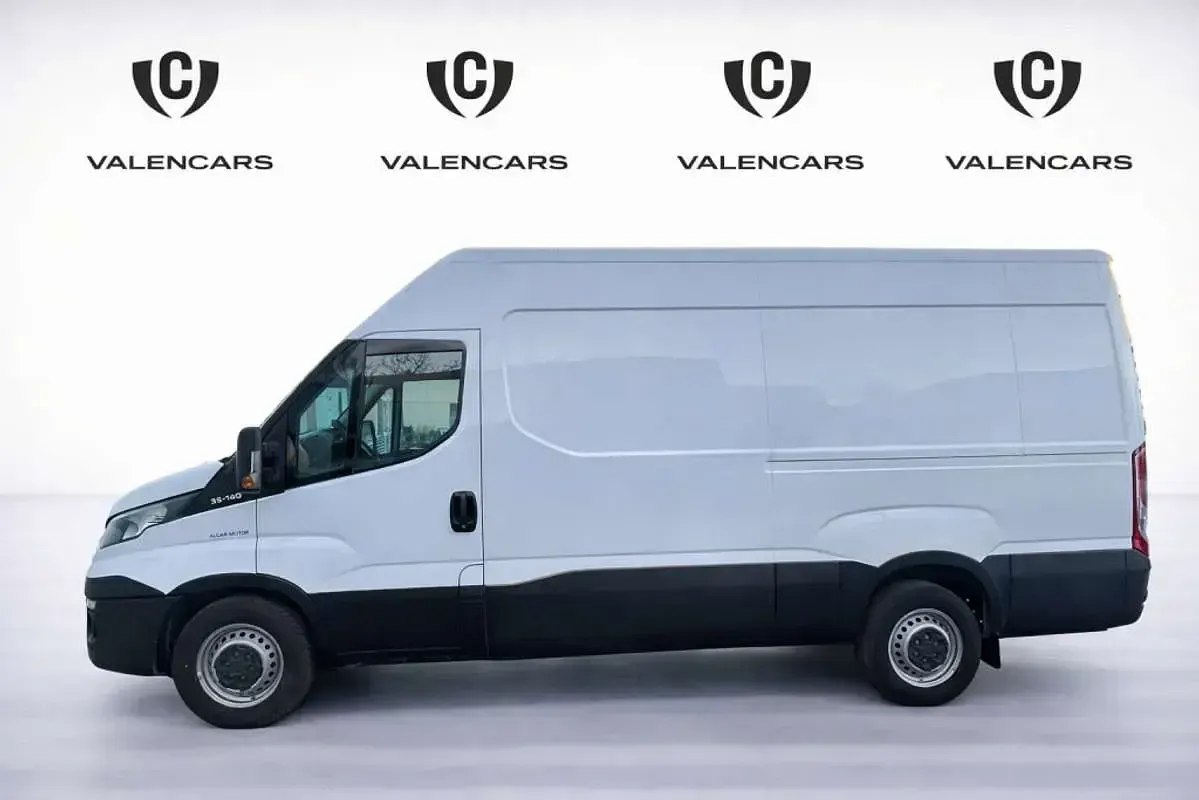 Usado Iveco Daily 136 CV (100 kW) 2019 Blanco Van