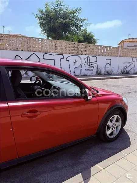Usado Volvo C30 Momentum 136 CV (100 kW) 2010 Rojo Utilitario
