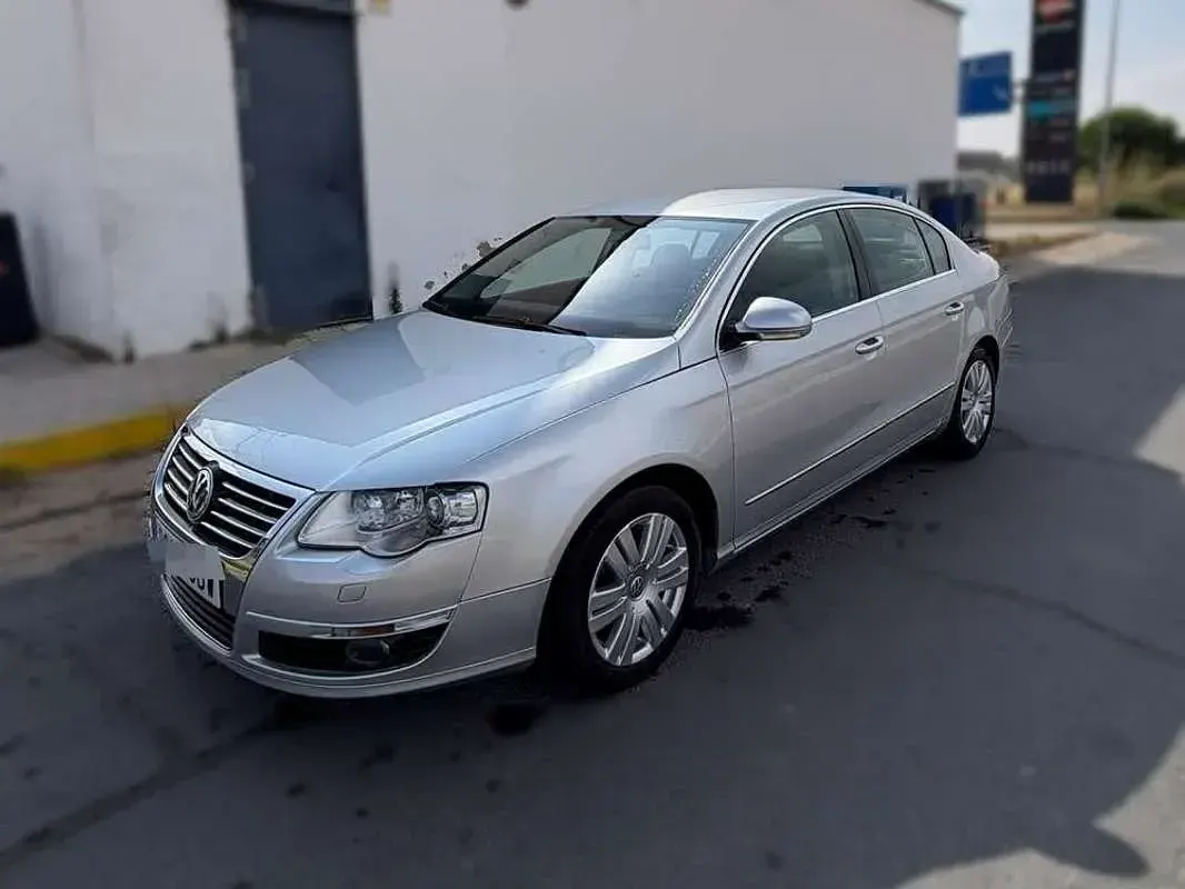 Usado VW Passat Sport 140 CV (102 kW) 2008 Gris Berlina