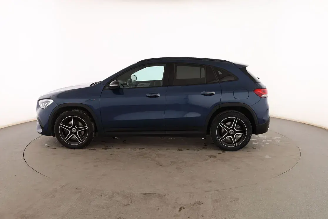 Usado Mercedes GLA250 AMG line 218 CV (160 kW) 2020 Azul SUV