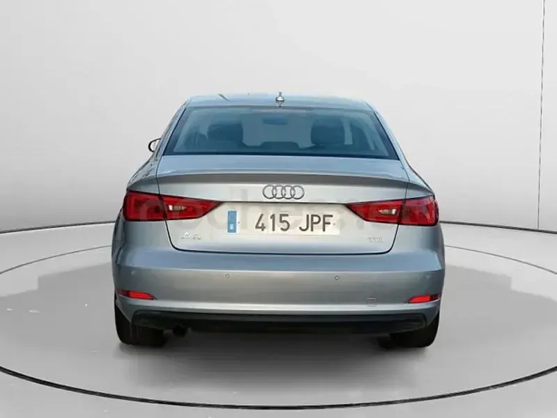 Usado Audi A3 Attraction 110 CV (80 kW) 2016 Gris / plata Berlina