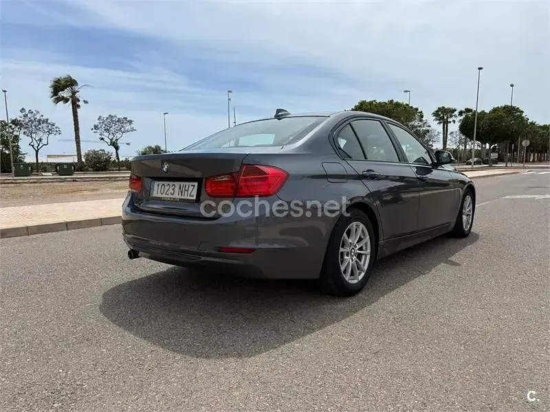 Usado BMW 320 Efficient Dynamics 163 CV (119 kW) 2014 Gris / plata Berlina