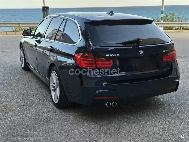 Usado BMW 330 258 CV (189 kW) 2015 Azul Familiar