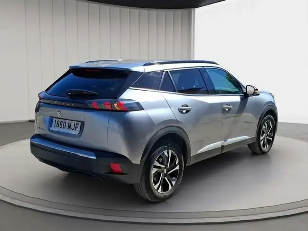 Usado Peugeot e-2008 Allure 100 kW (136 CV) 2023 Gris SUV