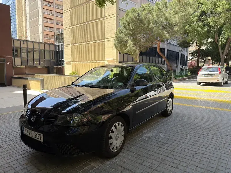 Begagnad Seat Ibiza Reference 70 HK (51 kW) 2008 Svart Sedan