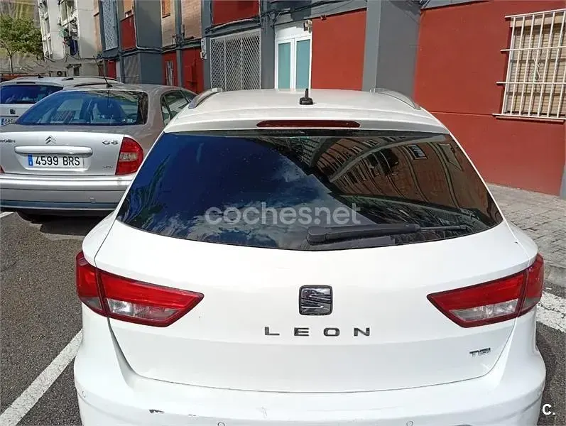 Usado Seat Leon ST Style 110 CV (80 kW) 2018 Blanco Familiar