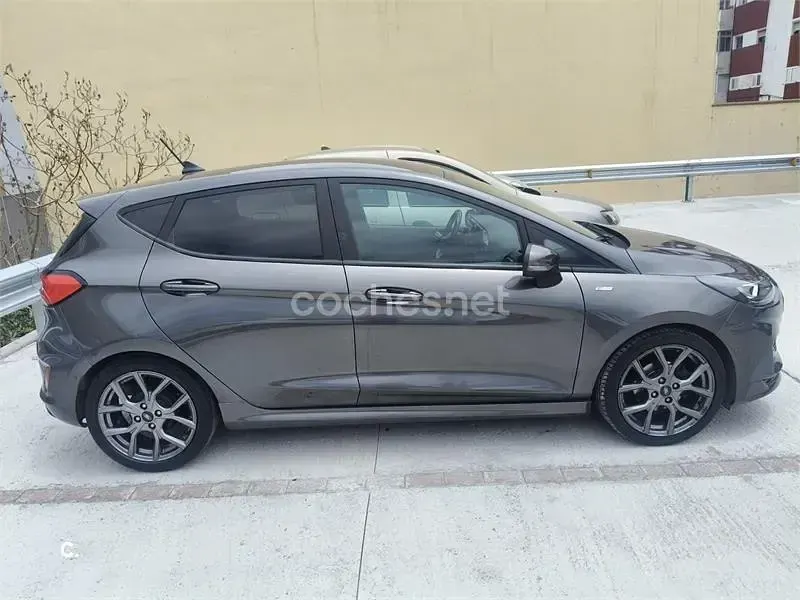Usado Ford Fiesta ST-Line 125 CV (91 kW) 2023 Gris / plata Utilitario