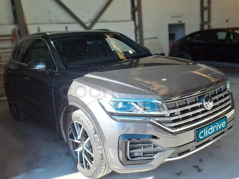 Usado VW Touareg 231 CV (169 kW) 2021 Gris / plata SUV