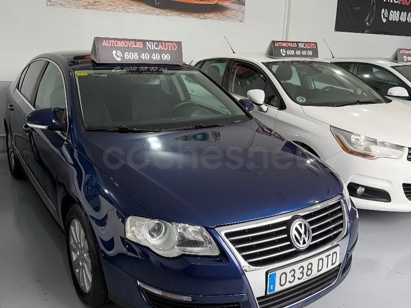 Usado VW Passat Highline 140 CV (102 kW) 2005 Azul Berlina