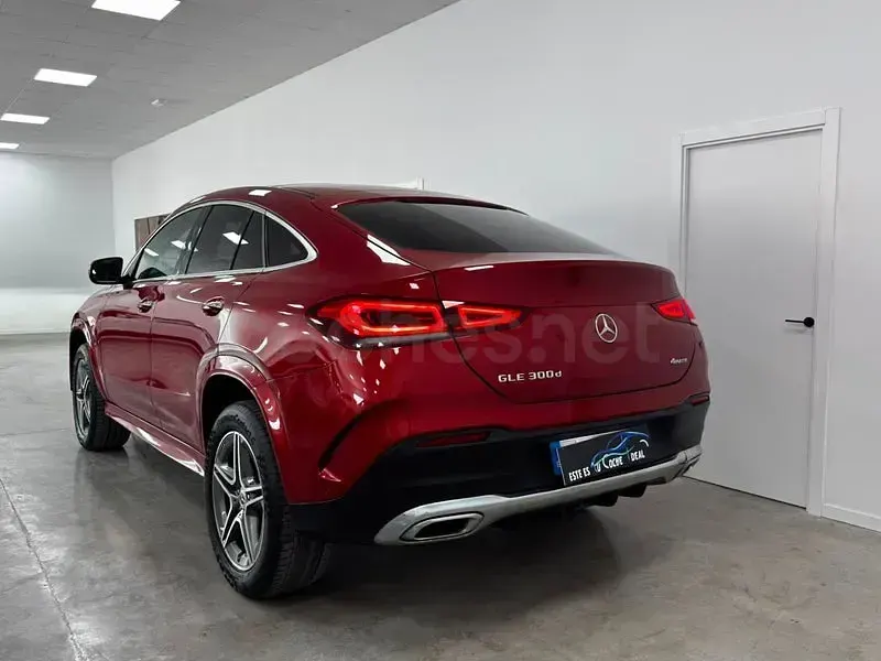 Usado Mercedes GLE300 272 CV (200 kW) 2022 Granate SUV