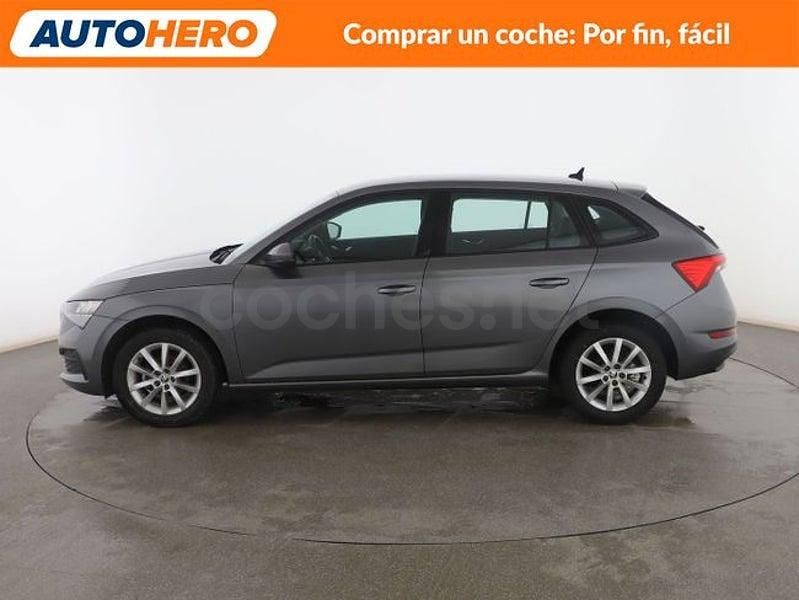 Usado Skoda Scala Active 95 CV (69 kW) 2022 Gris / plata Utilitario