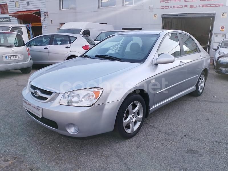Gris / plata Usado 2006 Kia Cerato LX Berlina | 3999 € - Imagen 1/4