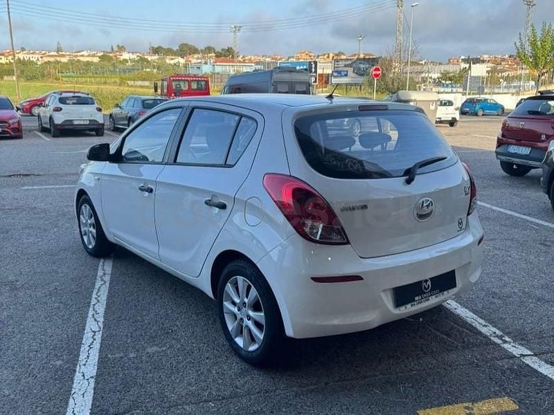Usado Hyundai i20 85 CV (62 kW) 2013 Blanco Utilitario