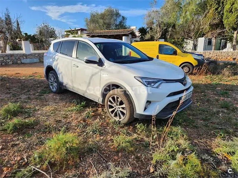 Usado Toyota RAV4 Hybrid Advance 197 CV (144 kW) 2018 Blanco SUV