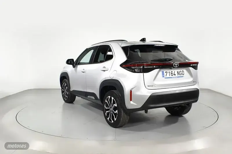Usado Toyota Yaris Cross Active 130 CV (95 kW) 2025 Gris SUV