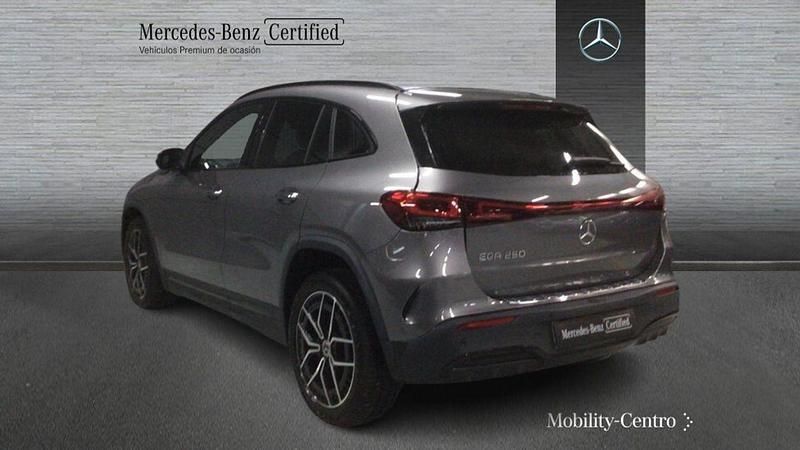 Usado Mercedes EQA250 AMG line 139 kW (190 CV) 2021 Gris montaña met SUV