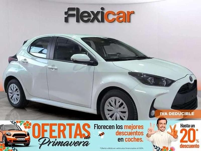 Usado Toyota Yaris Hybrid Business Edition 116 CV (85 kW) 2022 Blanco Utilitario