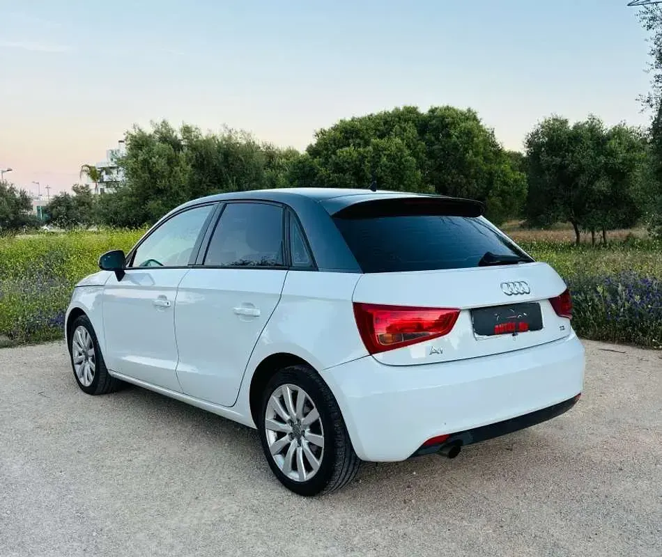 Usado Audi A1 Sportback Attraction 105 CV (77 kW) 2014 Blanco Utilitario