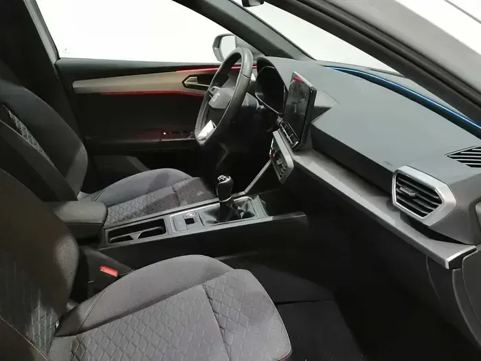 Usado Seat Leon FR 116 CV (85 kW) 2025 Blanco Berlina