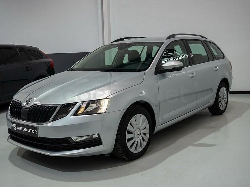 Usado Skoda Octavia Style 115 CV (84 kW) 2019 Gris / plata Familiar