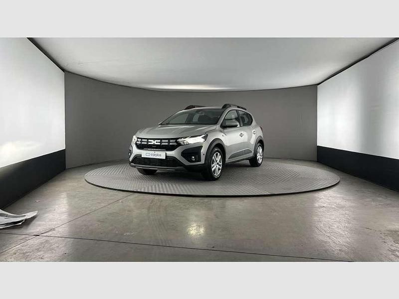 Usado Dacia Sandero Expression 91 CV (66 kW) 2024 Gris Utilitario