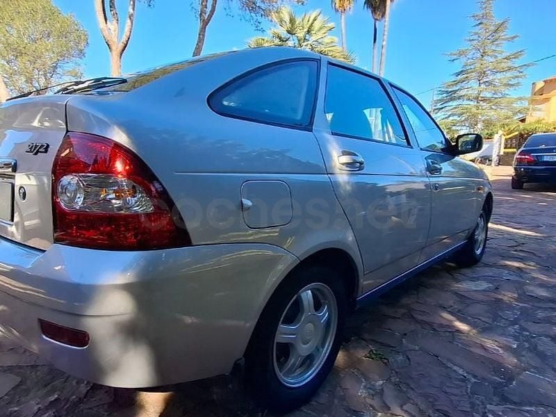 Usado Lada Priora 98 CV (72 kW) 2015 Gris / plata Berlina