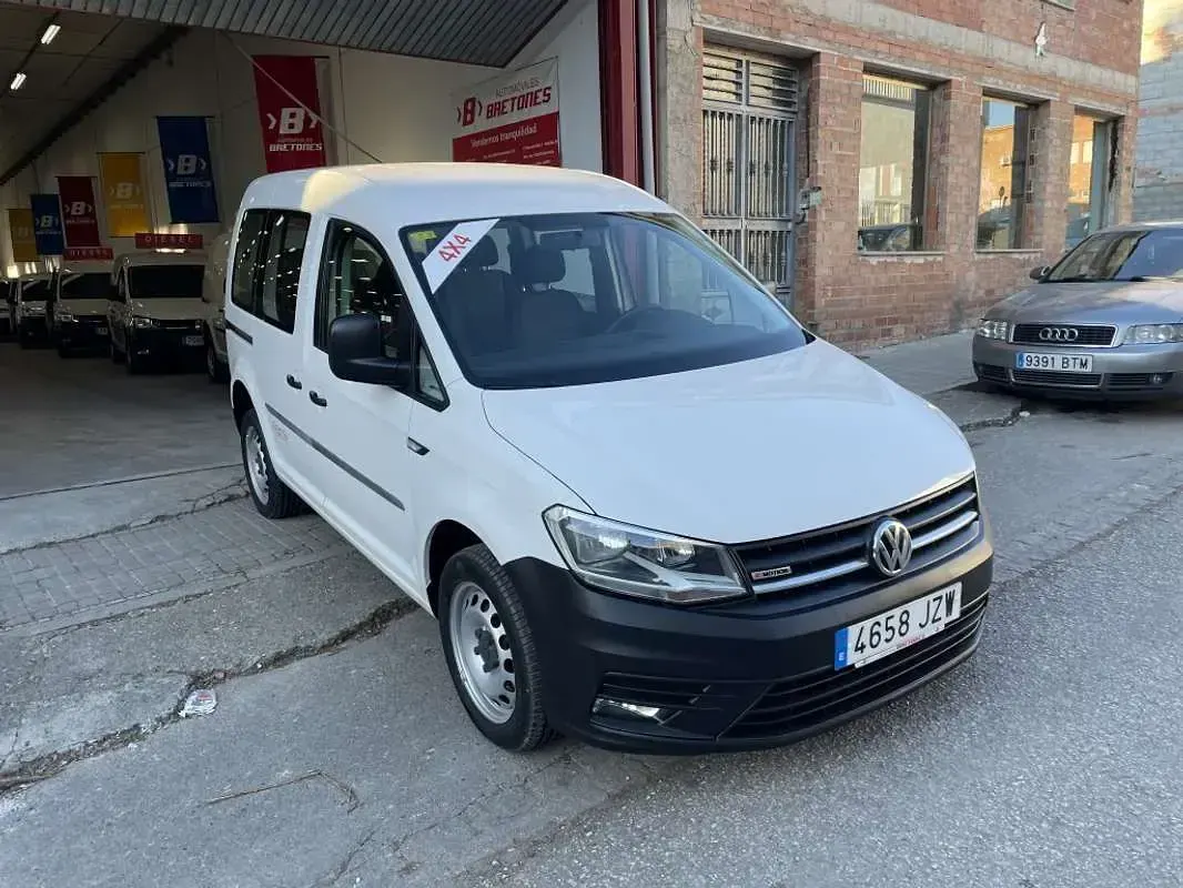 Usado VW Caddy Trendline 122 CV (89 kW) 2017 Blanco Monovolumen