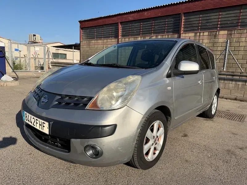 Usado Nissan Note Acenta 88 CV (64 kW) 2007 Gris / plata Utilitario